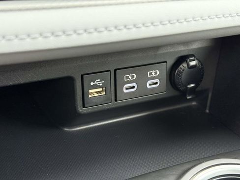 Used 2023 Toyota Highlander XLE image 25