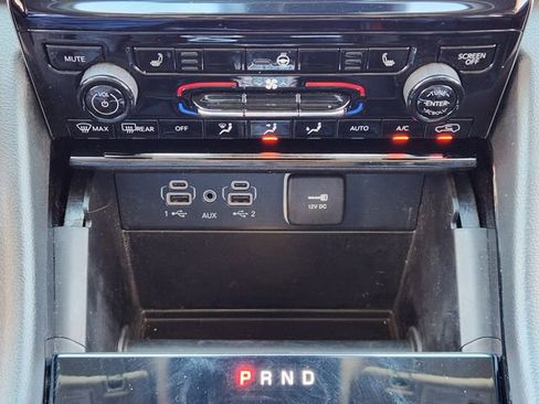 Used 2023 Jeep Grand Cherokee Limited image 18