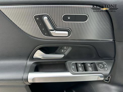 Used 2023 Mercedes-Benz GLB 250 image 9