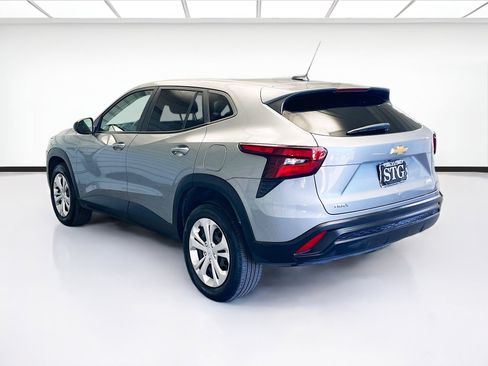 Used 2024 Chevrolet Trax LS w/ Driver Confidence Package image 6