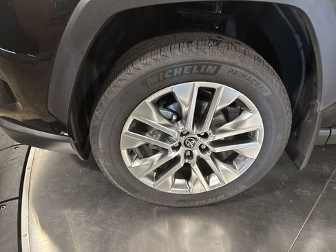Used 2025 Toyota RAV4 XLE Premium image 10