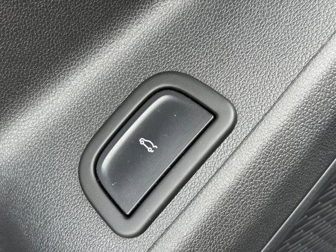 Used 2025 Chevrolet Traverse LT AWD/4WD image 15
