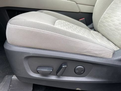 Used 2022 Nissan Pathfinder SV AWD/4WD image 11