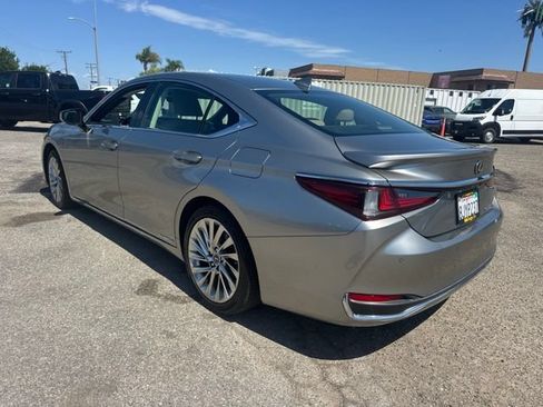 Used 2019 Lexus ES 300h w/ Accessory Package 2 FWD image 8