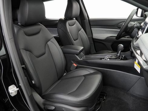 Certified 2025 Jeep Compass Latitude w/ Convenience Group image 45