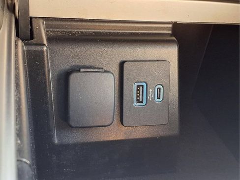 Used 2021 Ford Explorer XLT w/ Equipment Group 202A AWD/4WD image 22