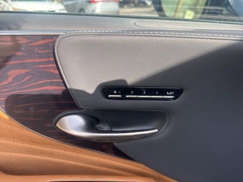 Used 2022 Lexus LS 500 AWD image 12