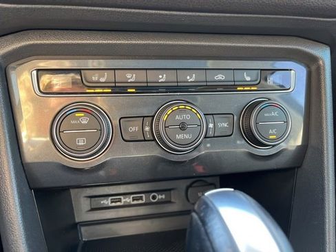 Used 2018 Volkswagen Tiguan SEL Premium image 39