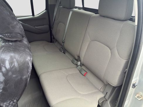 Used 2019 Nissan Frontier SV image 12