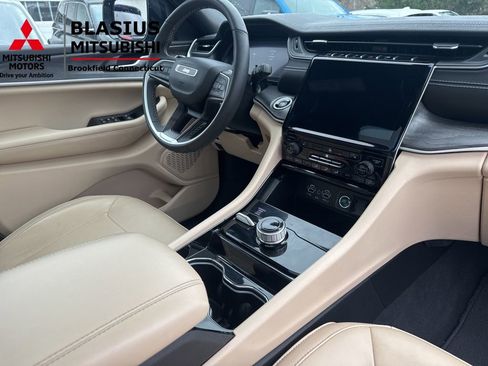 Used 2023 Jeep Grand Cherokee L Limited w/ Black Appearance Package AWD/4WD image 40