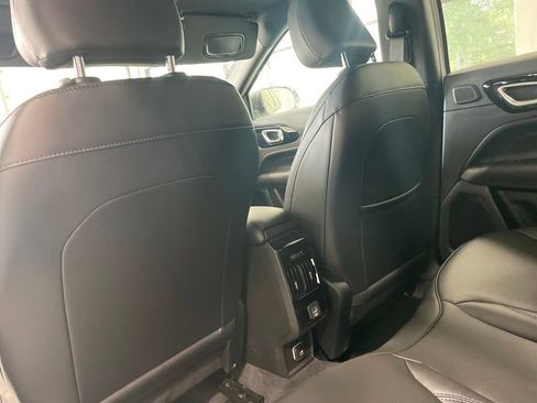 New 2025 Jeep Compass Limited w/ Sun & Sound Group image 11