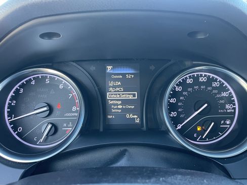 Used 2018 Toyota Camry LE image 27