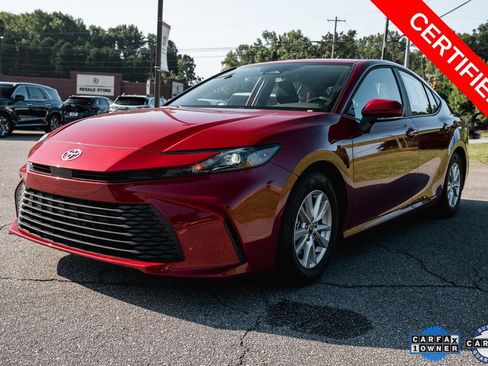 Used 2025 Toyota Camry LE FWD image 3