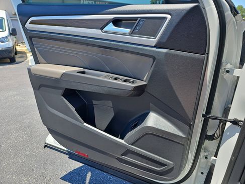 Used 2023 Volkswagen Atlas SE w/ Panoramic Sunroof Package FWD image 32