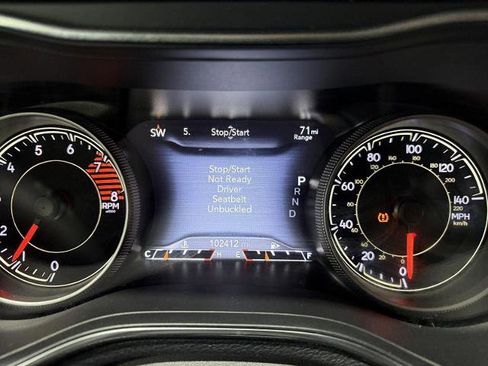 Used 2019 Jeep Cherokee Trailhawk AWD/4WD image 3