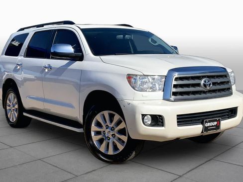 Used 2017 Toyota Sequoia Platinum RWD image 3