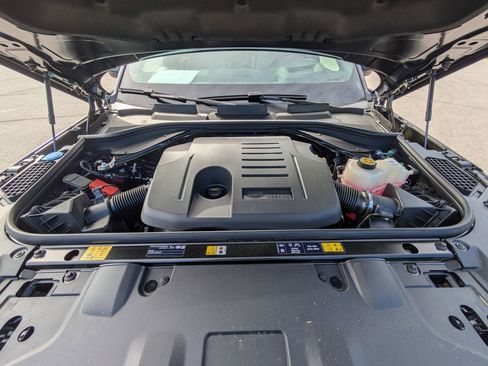 New 2026 Land Rover Range Rover SE image 31