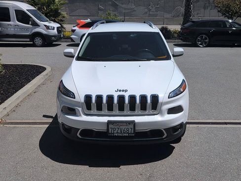 Used 2016 Jeep Cherokee Limited w/ Luxury Group AWD/4WD image 3