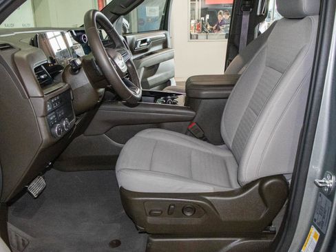 Used 2025 Chevrolet Tahoe LS image 8