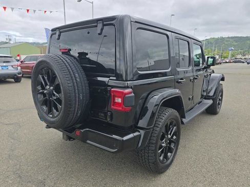 Used 2021 Jeep Wrangler Unlimited Sahara AWD/4WD image 5