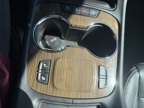 Used 2021 GMC Acadia SLE w/ Driver Convenience Package image 12