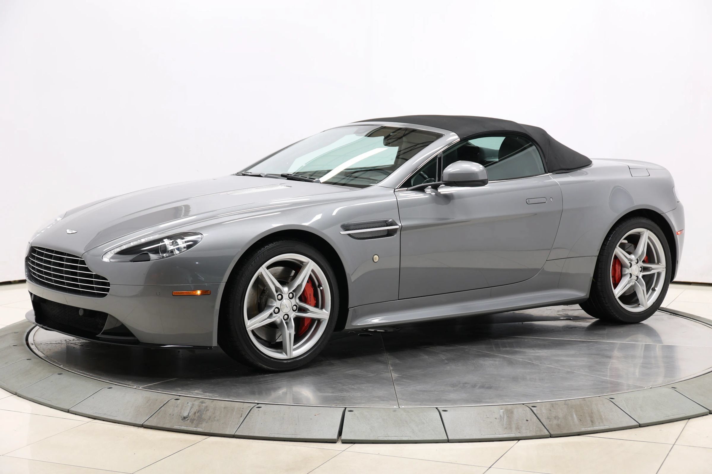 Used 2016 Aston Martin V8 Vantage S RWD image 69