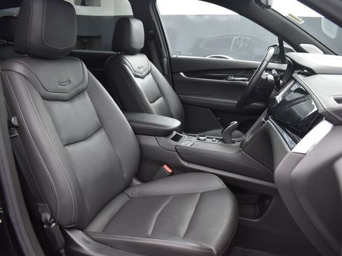 Used 2020 Cadillac XT6 Premium Luxury image 40