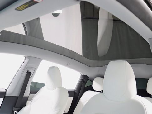 Used 2026 Tesla Model Y AWD image 31