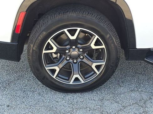 Used 2023 Jeep Wagoneer Series III w/ Preferred Equipment Group image 9