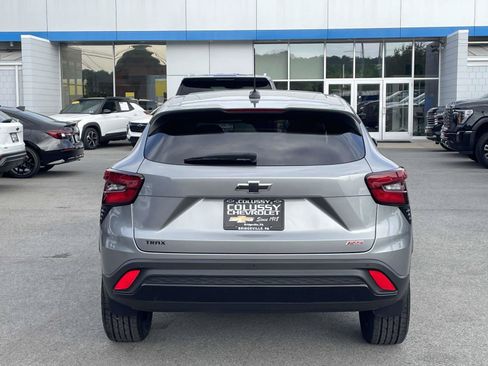 Used 2025 Chevrolet Trax RS w/ Driver Confidence Package FWD image 4
