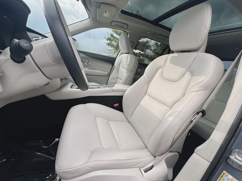Certified 2023 Volvo XC90 B6 Plus w/ Protection Package AWD/4WD image 13