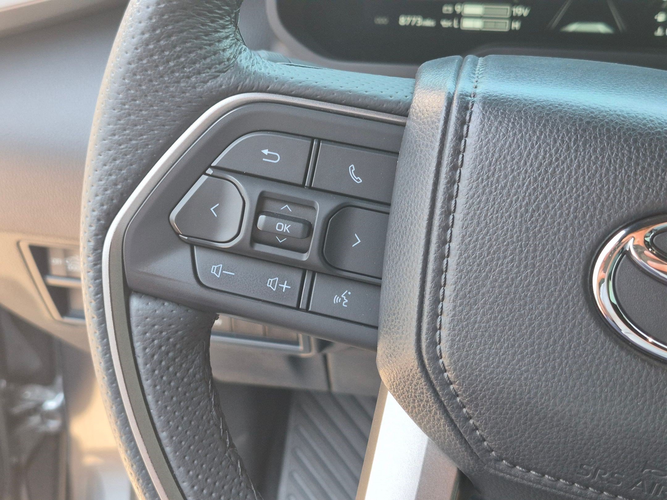 Used 2025 Toyota Tundra Limited AWD/4WD image 16