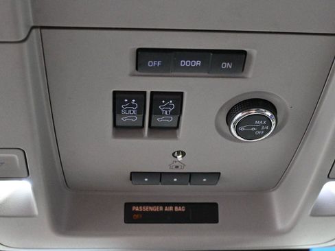 Used 2020 GMC Yukon Denali w/ Denali Premium Package image 32