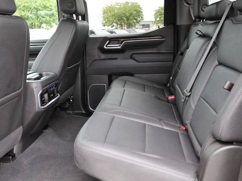 Used 2025 GMC Sierra 1500 SLT AWD/4WD image 17