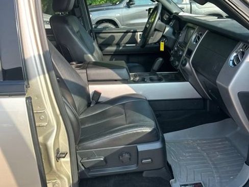 Used 2017 Ford Expedition XLT w/ Equipment Group 201A AWD/4WD image 21