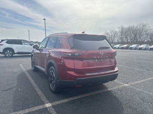 Used 2024 Nissan Rogue SV w/ SV Premium Package image 5