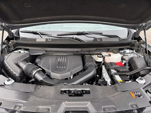 Used 2025 Chevrolet Traverse RS image 25