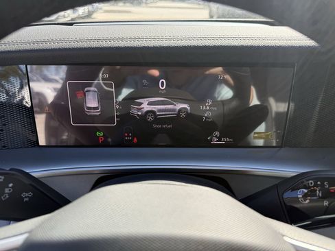 New 2026 Volkswagen Tiguan SE R-Line FWD image 17