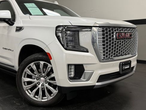 Used 2022 GMC Yukon XL Denali AWD/4WD image 3