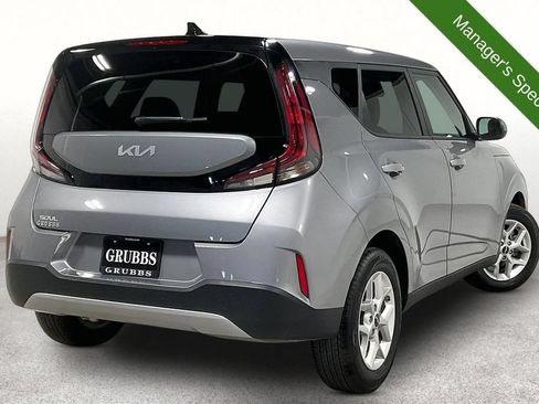 Used 2025 Kia Soul LX w/ LX Technology Package FWD image 2