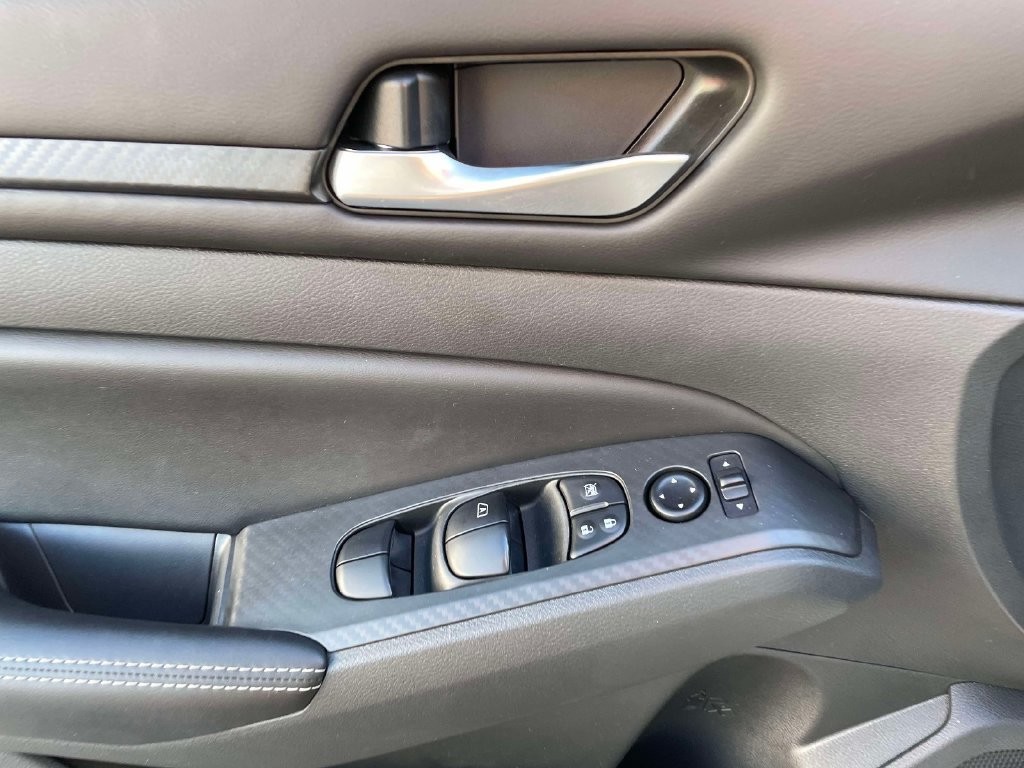 Used 2024 Nissan Altima 2.5 SV w/ SV Premium Package FWD image 18