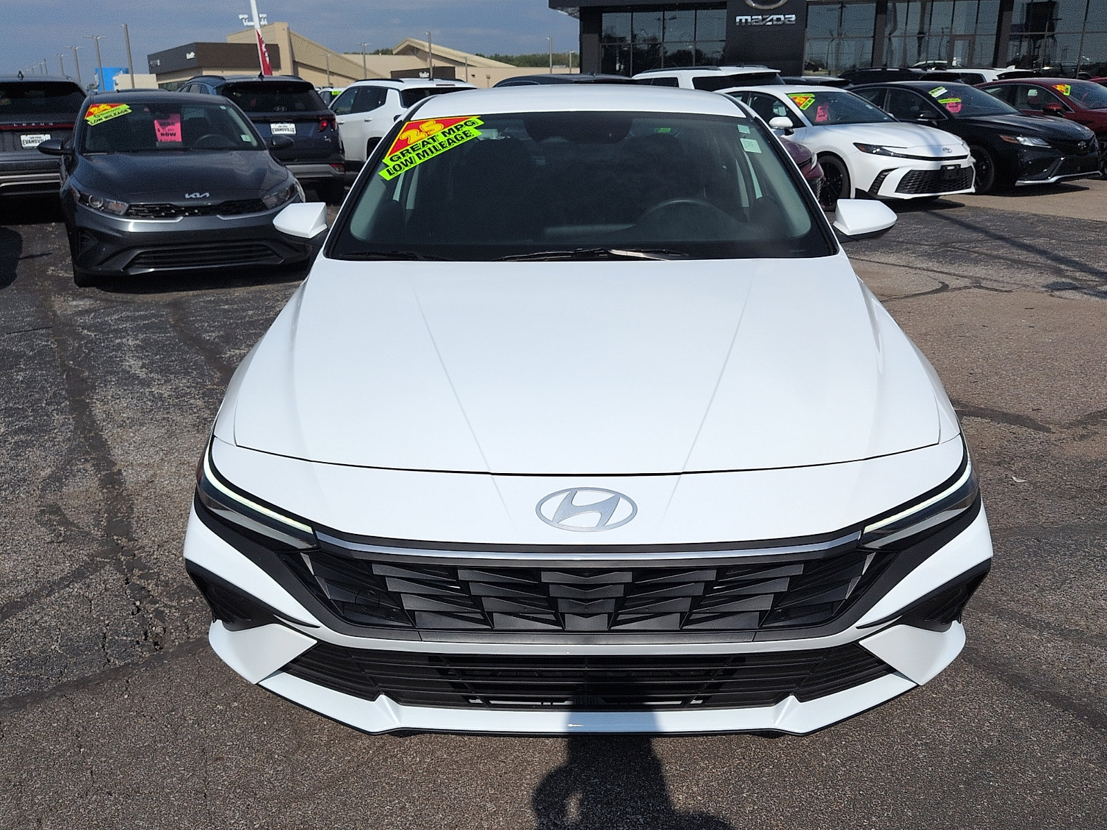 Used 2025 Hyundai Elantra SE FWD image 3