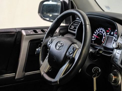 Used 2017 Toyota 4Runner SR5 RWD image 20