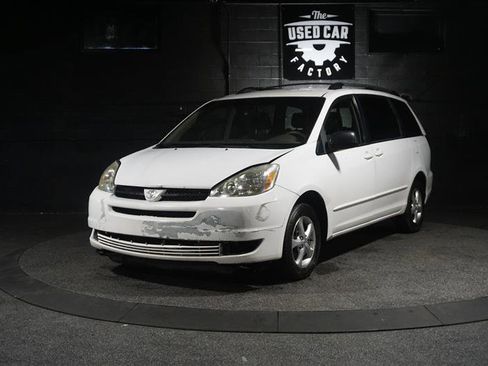 Used 2005 Toyota Sienna CE image 1