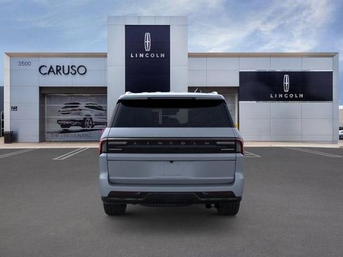 New 2025 Lincoln Navigator Reserve image 5