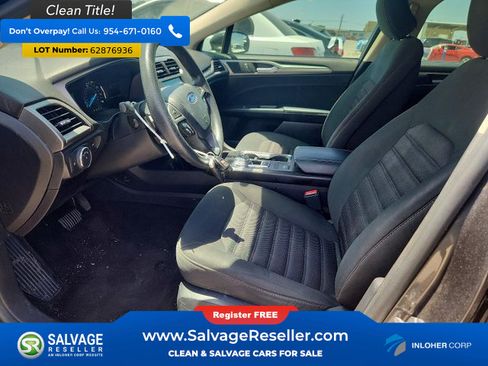 Used 2018 Ford Fusion SE w/ Fusion SE Technology Package FWD image 9