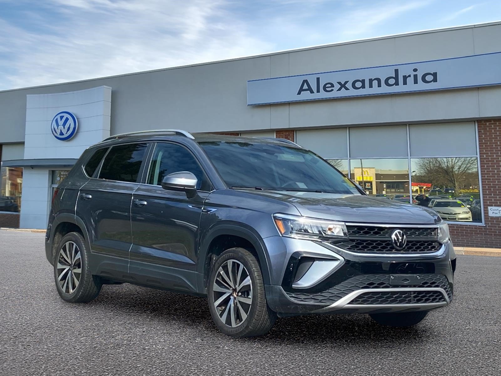 Certified 2023 Volkswagen Taos SE w/ Panoramic Sunroof Package FWD image 1