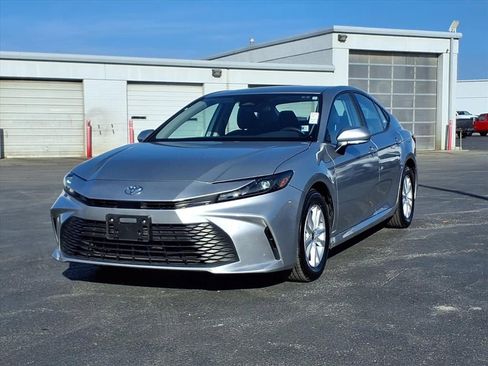 Used 2025 Toyota Camry XSE image 2