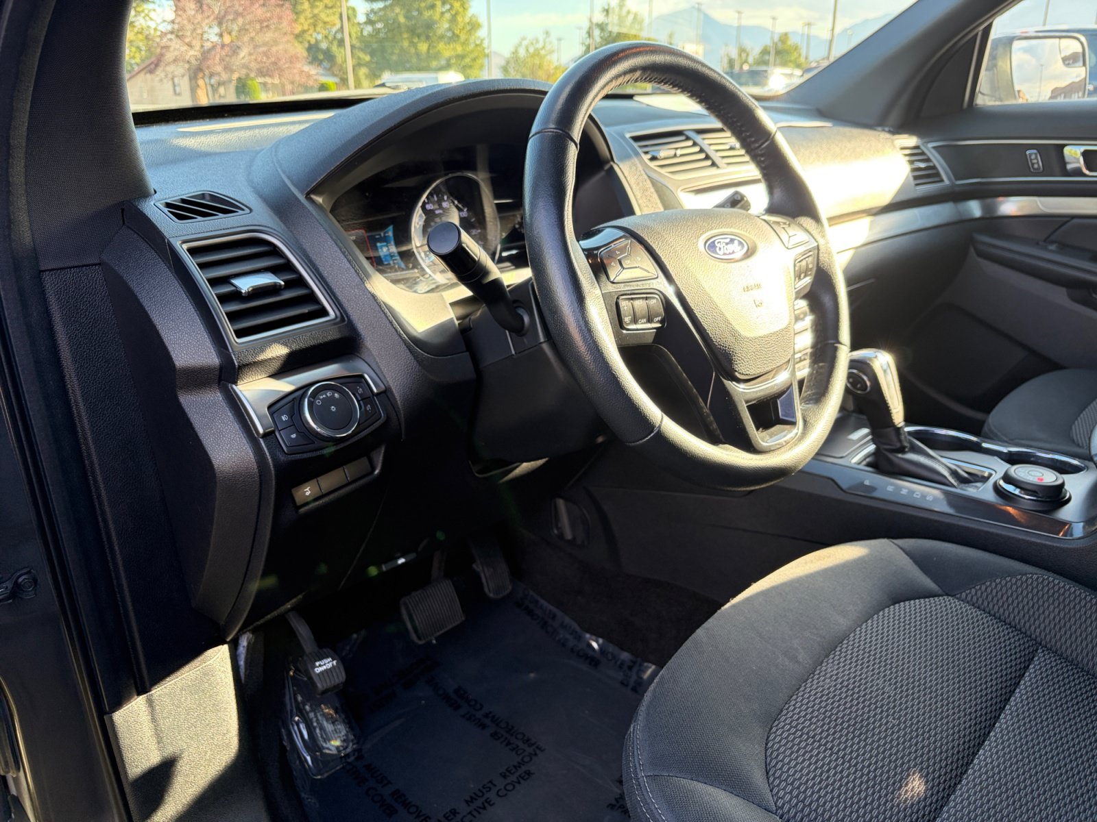 Used 2018 Ford Explorer XLT w/ Equipment Group 201A AWD/4WD image 10
