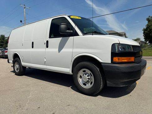 Used 2024 Chevrolet Express 2500 w/ Driver Convenience Package RWD image 3